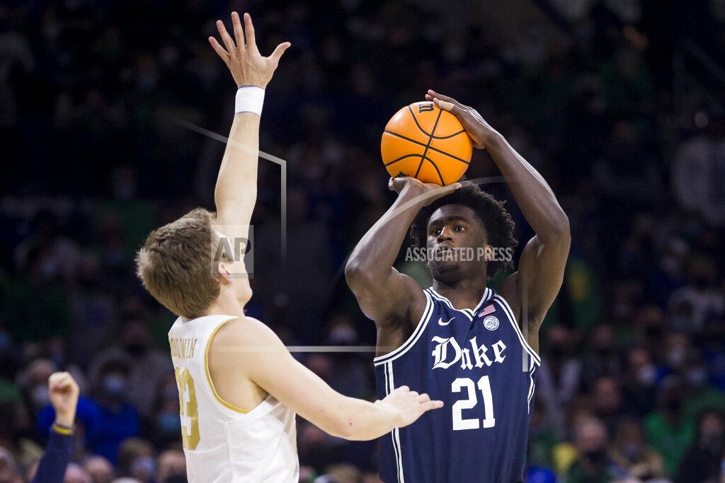 Robert Franklin Duke's AJ Griffin (21) shoots over Notre Dame's Dane Goodwin (23) during the first half of an NCAA college basketball game Monday, Jan. 31, 2022, in South Bend, Ind. (AP Photo/Robert Franklin)