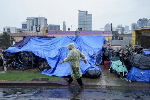 Rains from Tropical Storm Hilary swamp roads, trap cars... - Vimarsana News