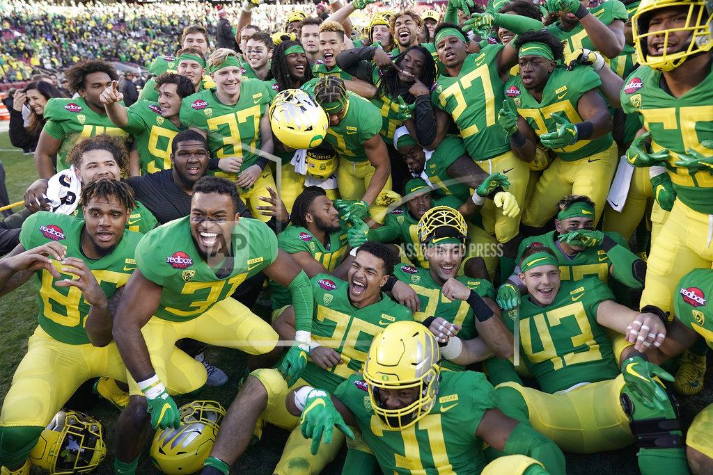 Tony Avelar Oregon players celebrate after a win over Michigan State during the Redbox Bowl NCAA college football game Monday, Dec. 31, 2018, in Santa Clara, Calif. (AP Photo/Tony Avelar)