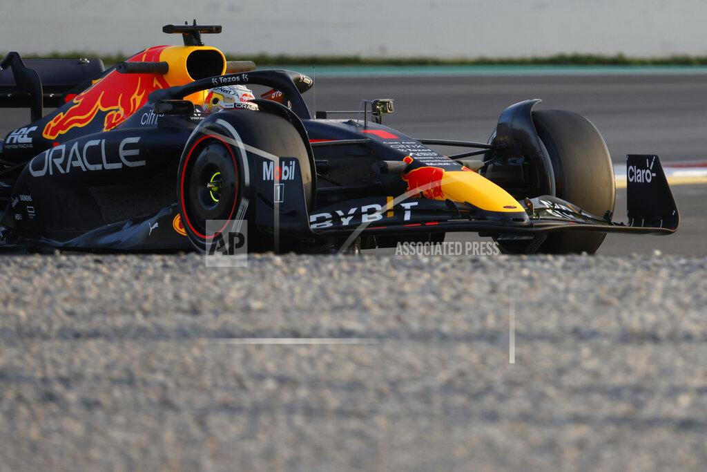 Joan Monfort El holandés Max Verstappen, piloto de Red Bull, participa en los ensayos de pretemporada de la Fórmula Uno, el miércoles 23 de febrero de 2022, en Montmelo, España (AP Foto/Joan Monfort)
