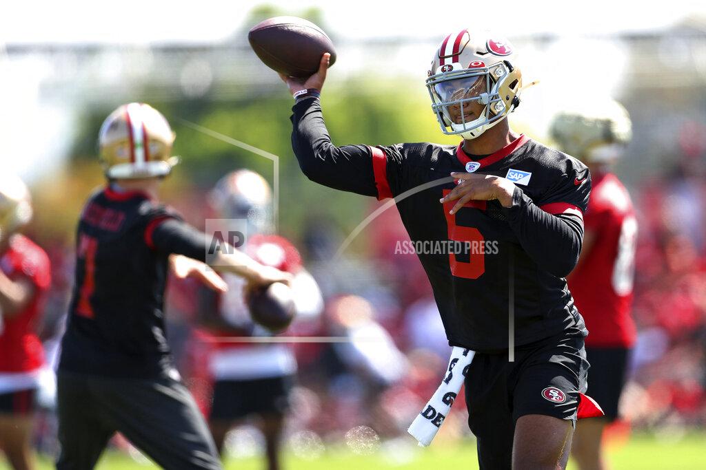 Scott Strazzante San Francisco 49ers' Trey Lance, right, and Nate Sudfeld throw during the NFL football team's training camp in Santa Clara, Calif., Wednesday, July 27, 2022. (Scott Strazzante/San Francisco Chronicle via AP)