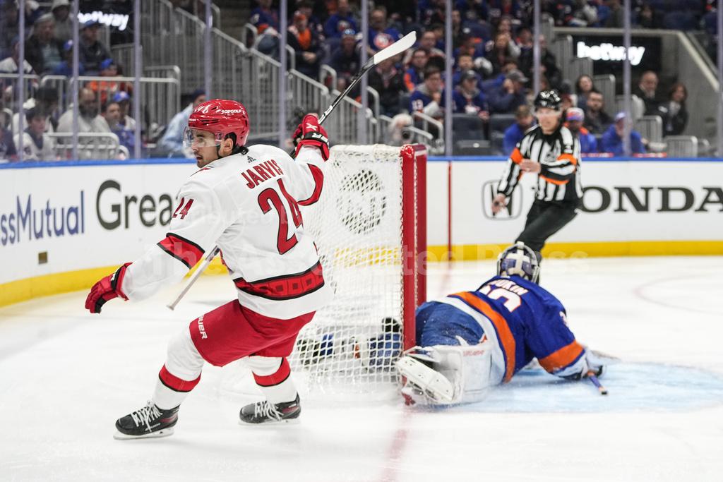Hurricanes roll to 5-2 win, take 3-1 series lead over Isles - Vimarsana News