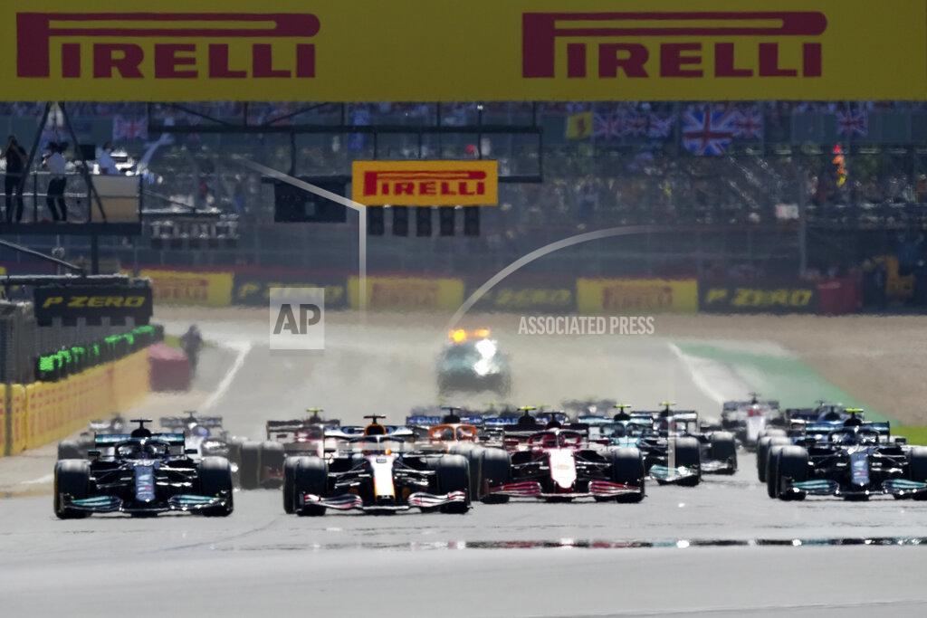 Jon Super Drivers start the British Formula One Grand Prix, at the Silverstone circuit, in Silverstone, England, Sunday, July 18, 2021. (AP Photo/Jon Super)
