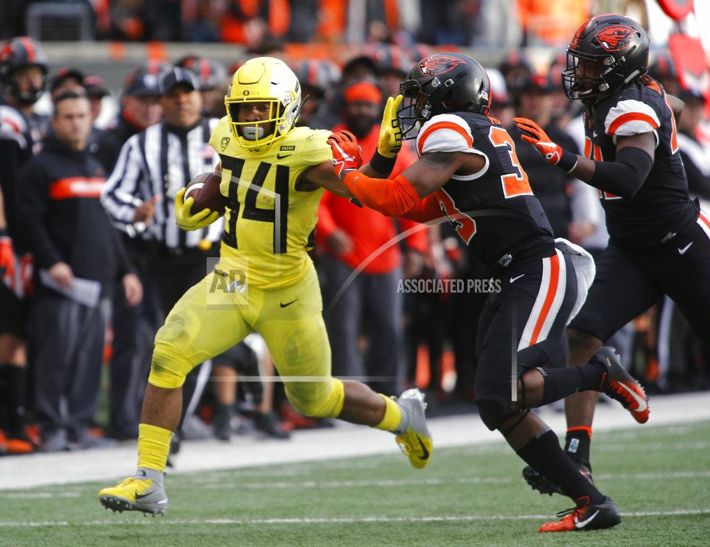 Timothy J. Gonzalez Oregon running back C.J. Verdell (34) tries to stiff-arm Oregon State safety Jalen Moore (33) on a run during the second half of an NCAA college football game in Corvallis, Ore., Friday, Nov. 23, 2018. Oregon won 55-15. (AP Photo/Timothy J. Gonzalez)