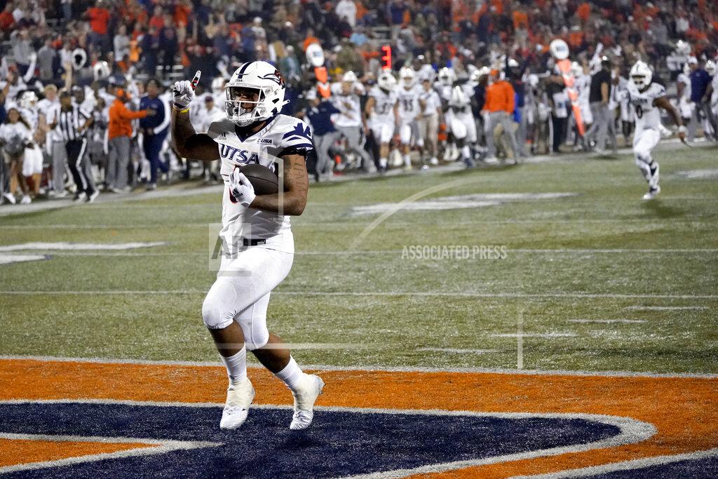Charles Rex Arbogast UTSA running back Brendon Brady celebrates his touchdown run during the second half of an NCAA college football game against Illinois, Saturday, Sept. 4, 2021, in Champaign, Ill. (AP Photo/Charles Rex Arbogast)