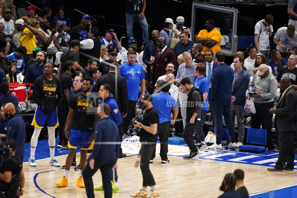 Tony Gutierrez Officials work on mopping up a rain leak from the American Airlines Center roof during the second half of Game 4 of the NBA basketball playoffs Western Conference finals between the Dallas Mavericks and the Golden State Warriors, Tuesday, May 24, 2022, in Dallas. (AP Photo/Tony Gutierrez)