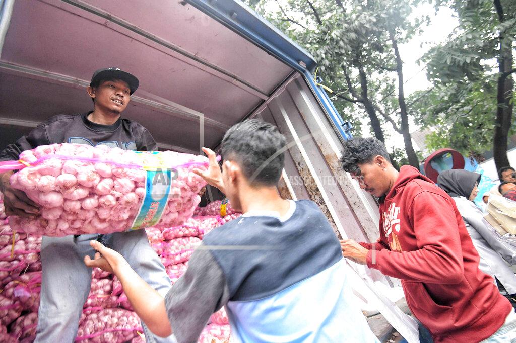 Low-cost market garlic operation in Bandung, West Java- 18 February 2020.
