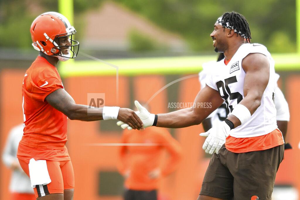 Nick Cammett Cleveland Browns quarterback Deshaun Watson, left, shakes hands with defensive end Myles Garrett during the NFL football team's training camp, Monday, Aug. 1, 2022, in Berea, Ohio. (AP Photo/Nick Cammett)
