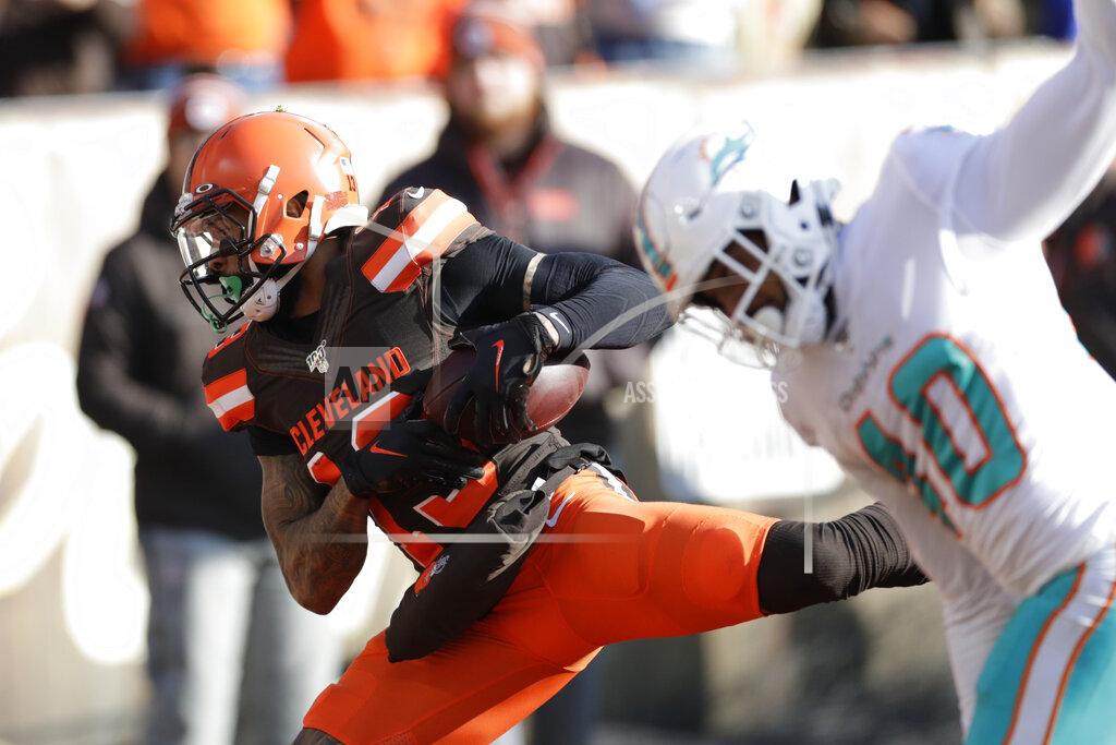 Ron Schwane Cleveland Browns wide receiver Odell Beckham Jr. (13) catches a 35-yard touchdown pass during the first half of an NFL football game against the Miami Dolphins, Sunday, Nov. 24, 2019, in Cleveland. (AP Photo/Ron Schwane)