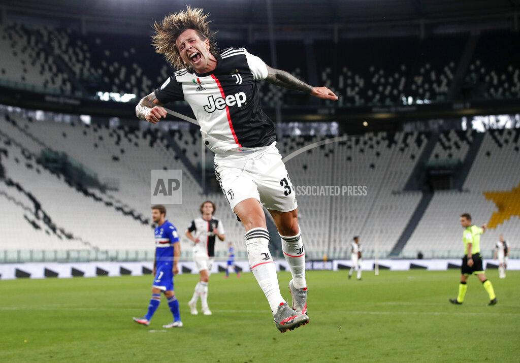 Antonio Calanni Juventus' Federico Bernardeschi celebrates after scoring his team's second goal during the Serie A soccer match between Juventus and Sampdoria at the Allianz stadium in Turin, Italy, Sunday, July 26, 2020. (AP Photo/Antonio Calanni)