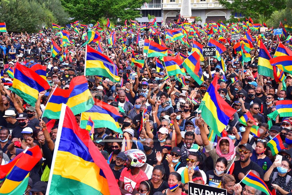 Beekash Roopun Tens of thousands of people protest in Port Louis, Mauritius, Saturday Aug. 29, 2020, over the government's slow response to an oil spill from a grounded Japanese ship and the alarming discovery of dozens of dead dolphins . (Beekash Roopun/L'express Maurice via AP)