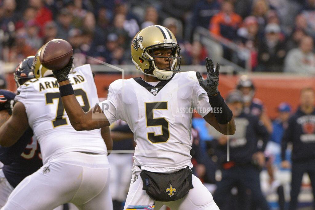 Mark Black Teddy Bridgewater, quarterback de los Saints de Nueva Orleáns, lanza un pase en el encuentro del domingo 20 de octubre de 2019, ante los Bears de Chicago (AP Foto/Mark Black)