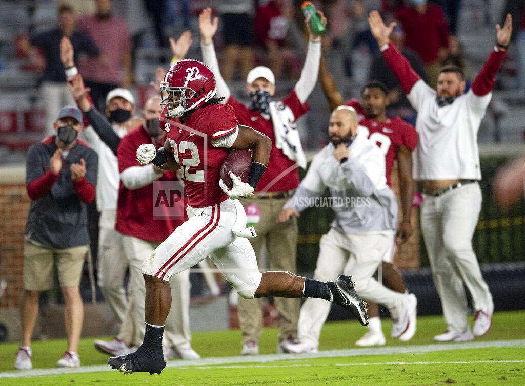 Alabama running back Najee Harris (22) scores a touchdown on a long run against Auburn during an NCAA college football game Saturday, Nov. 28, 2020, in Tuscaloosa, Ala. (Mickey Welsh/The Montgomery Advertiser via AP)