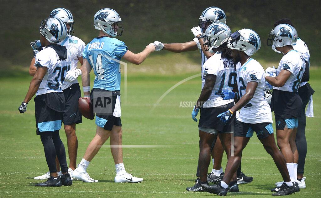 Jeff Siner Carolina Panthers quarterback Sam Darnold (14) fists bumps the wide receivers prior to a series of drills during the team's NFL football practice on Tuesday, May 25, 2021 in Charlotte, N.C. (Jeff SIner/The Charlotte Observer via AP)