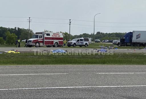 15 people, mostly seniors, killed in highway crash in C... - Vimarsana News