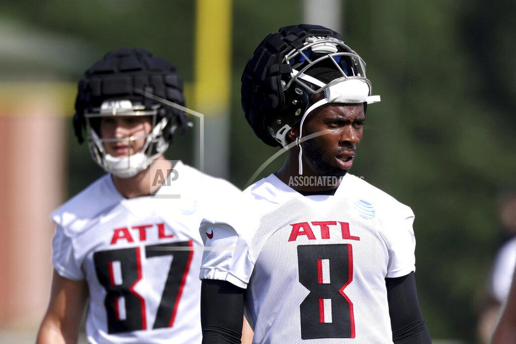Jason Getz Atlanta Falcons tight ends Kyle Pitts (8) and John FitzPatrick (87) watch during the NFL football team's training camp, Wednesday, July 27, 2022, in Flowery Branch, Ga. (Jason Getz/Atlanta Journal-Constitution via AP)