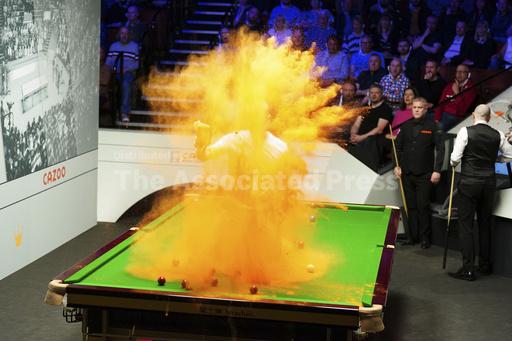 Vandalized snooker table reclothed, back in play at wor... - Vimarsana News