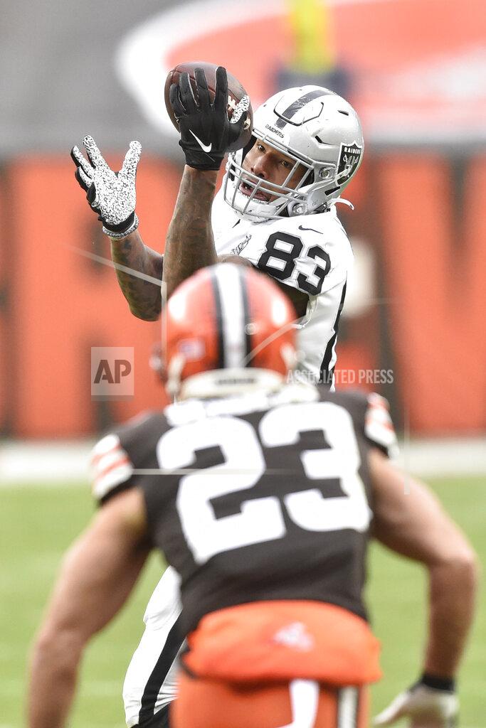 David Richard Las Vegas Raiders tight end Darren Waller (83) catches the ball during the second half of an NFL football game against the Cleveland Browns, Sunday, Nov. 1, 2020, in Cleveland. (AP Photo/David Richard)