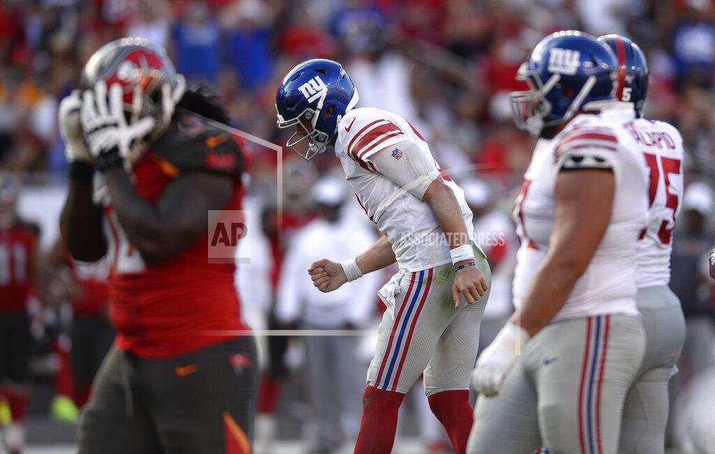 Jason Behnken New York Giants quarterback Daniel Jones (8) pumps his fist after a play against the Tampa Bay Buccaneers during the second half of an NFL football game Sunday, Sept. 22, 2019, in Tampa, Fla. (AP Photo/Jason Behnken)