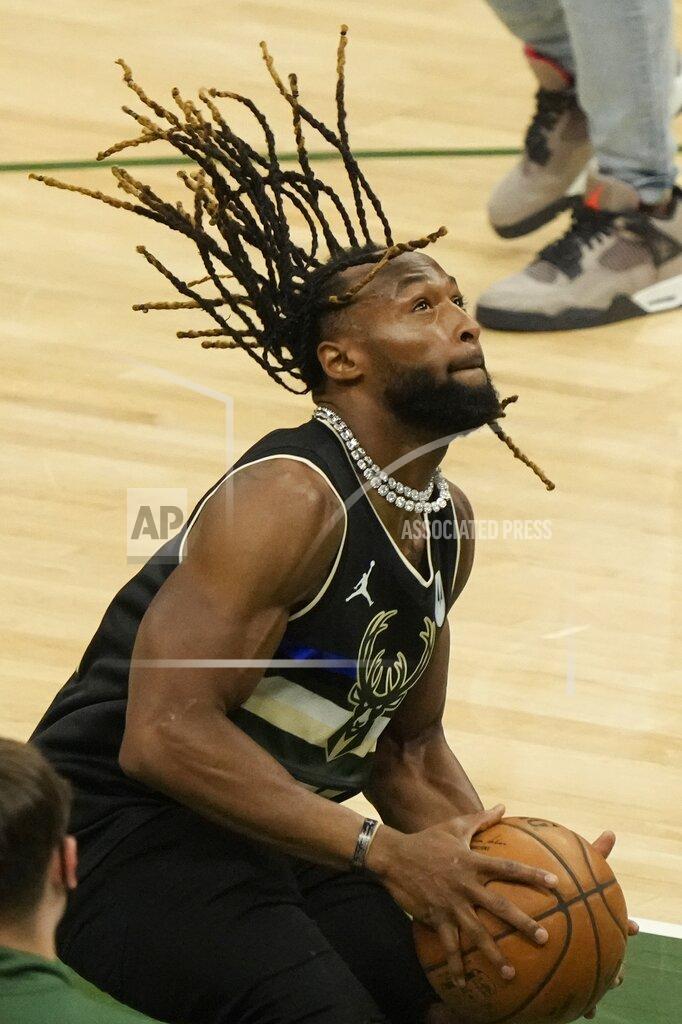 Morry Gash Green Bay Packers' Za'Darius Smith dunks after Game 3 of the NBA Eastern Conference basketball semifinals game between the Milwaukee Bucks and the Brooklyn NetsThursday, June 10, 2021, in Milwaukee. The Bucks won 86-83 and the Nets lead the series 2-1. (AP Photo/Morry Gash)