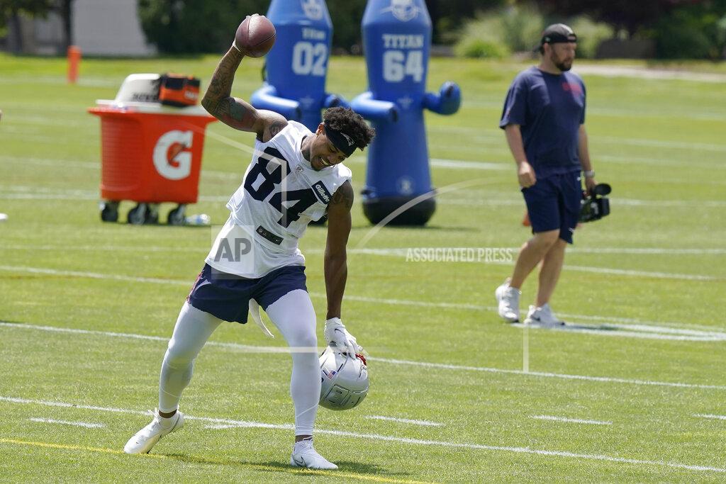 Steven Senne New England Patriots wide receiver Kendrick Bourne (84) mocks spiking the ball, but doesn't follow through, during NFL football practice in Foxborough, Mass., Thursday, May 27, 2021. (AP Photo/Steven Senne)