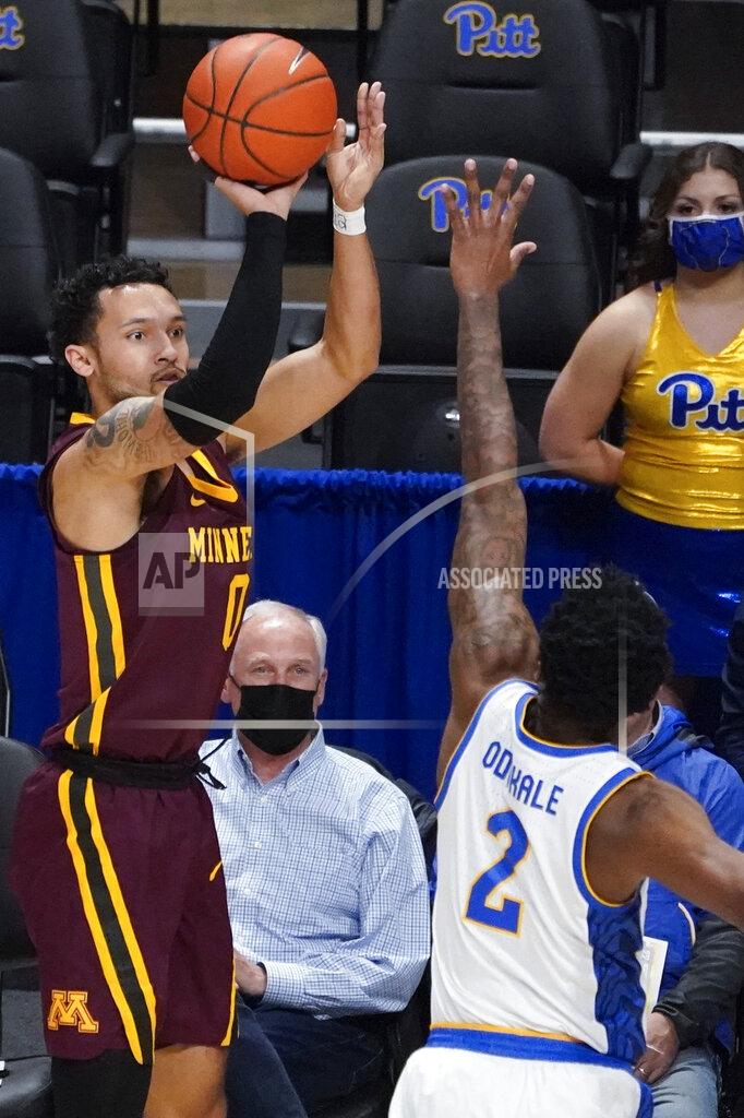 Keith Srakocic Minnesota's Payton Willis (0) hits a 3-point shot over Pittsburgh's Femi Odukale (2) during the first half of an NCAA college basketball game Tuesday, Nov. 30, 2021, in Pittsburgh. (AP Photo/Keith Srakocic)