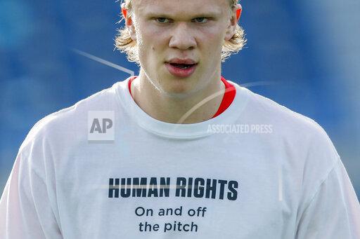 Fermin Rodriguez Norway's Erling Haaland, right, wears a t-shirt bearing the message "Human rights on and off the pitch" during the warm up ahead of the World Cup 2022 group G qualifying soccer match between Norway and Turkey at La Rosaleda stadium in Malaga, Spain, Saturday, March 27, 2021. (AP Photo/Fermin Rodriguez)