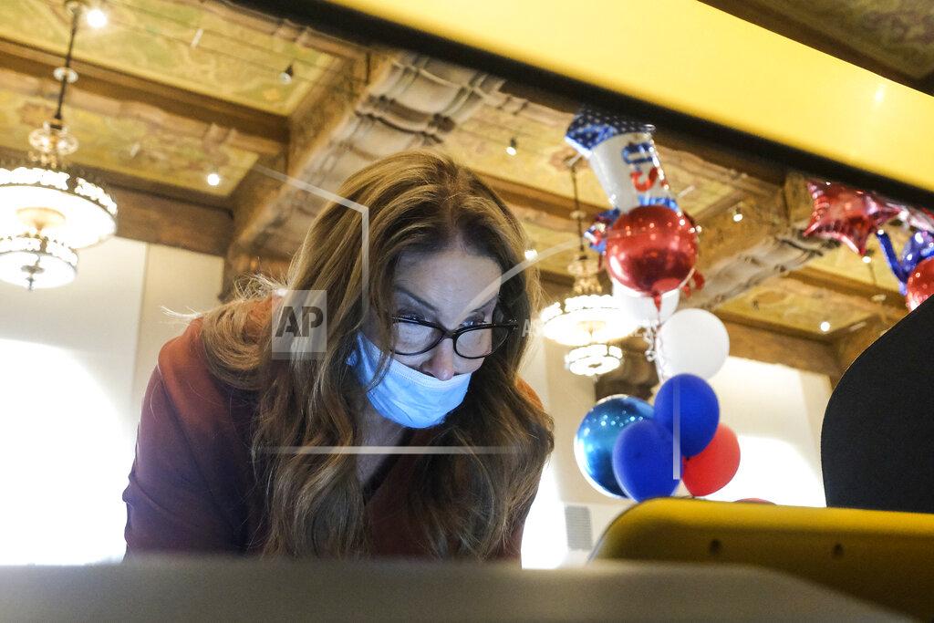 Ringo H.W. Chiu Caitlyn Jenner, gubernatorial candidate, casts her ballot for the California recall election at a vote center at City Hall in Beverly Hills, Calif., on Tuesday, Sept. 14, 2021. (AP Photo/Ringo H.W. Chiu)