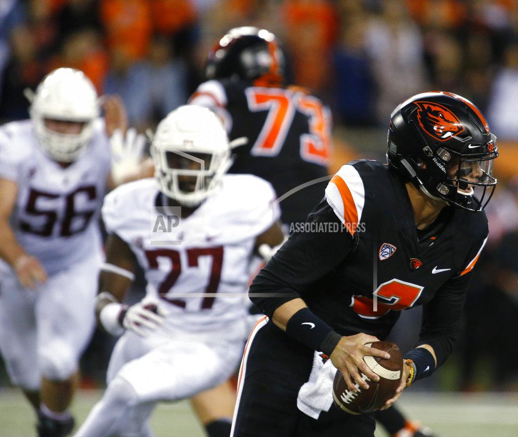 Timothy J. Gonzalez Oregon State quarterback Conor Blunt (2) scrabbles away from Washington State's Taylor Comfort (56) and Willie Taylor III (27) during the first half of an NCAA college football in Corvallis, Ore., Saturday, Oct. 6, 2018. (AP Photo/Timothy J. Gonzalez)