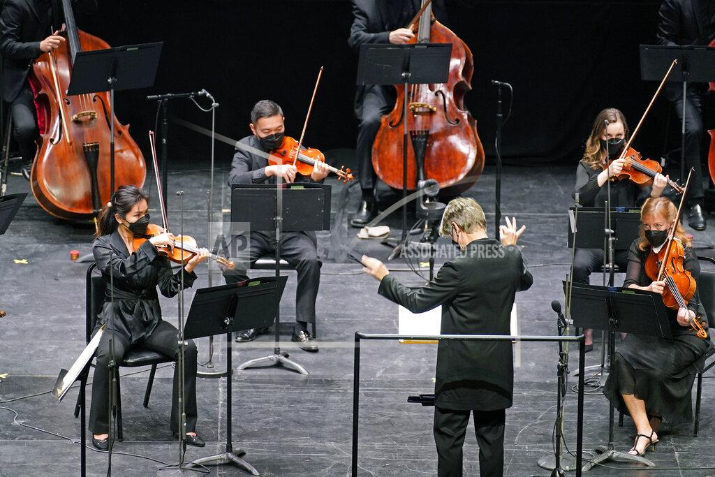 Kathy Willens CORRECTS SPELLING OF FIRST NAME TO ESA INSTEAD OF ESSA - Esa-Pekka Salonen, music director of the San Francisco Symphony and principal conductor of London's Philharmonia Orchestra, leads members of the New York Philharmonic as a guest conductor before an audience of 150 concertgoers at The Shed in Hudson Yards, Wednesday, April 14, 2021, in New York. It was the first time since March 10, 2020, that the entire orchestra performed together in front of a live audience. (AP Photo/Kathy Willens)