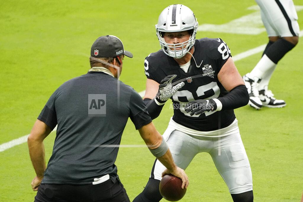 John Locher Las Vegas Raiders tight end Jason Witten (82) runs a drill during an NFL football training camp practice Friday, Aug. 21, 2020, in Las Vegas. (AP Photo/John Locher)