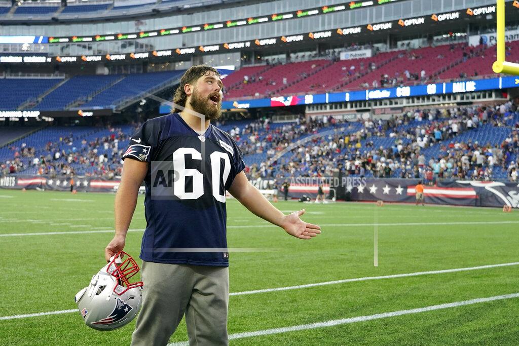 Elise Amendola New England Patriots center David Andrews interacts with fans at Gillette Stadium after an NFL football practice, Friday, Aug. 6, 2021, in Foxborough, Mass. (AP Photo/Elise Amendola)
