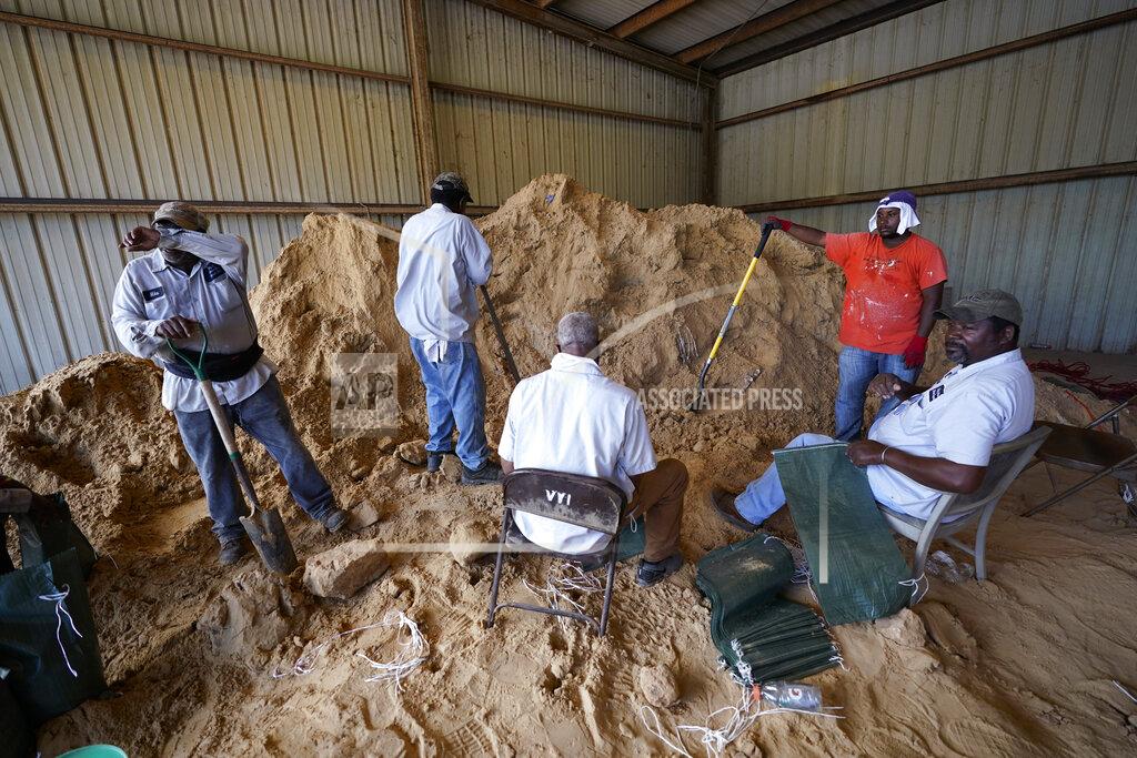 Gerald Herbert Municipal workers fill sandbags for residents in advance of Hurricane Laura in Abbeville, La., Tuesday, Aug. 25, 2020. (AP Photo/Gerald Herbert)