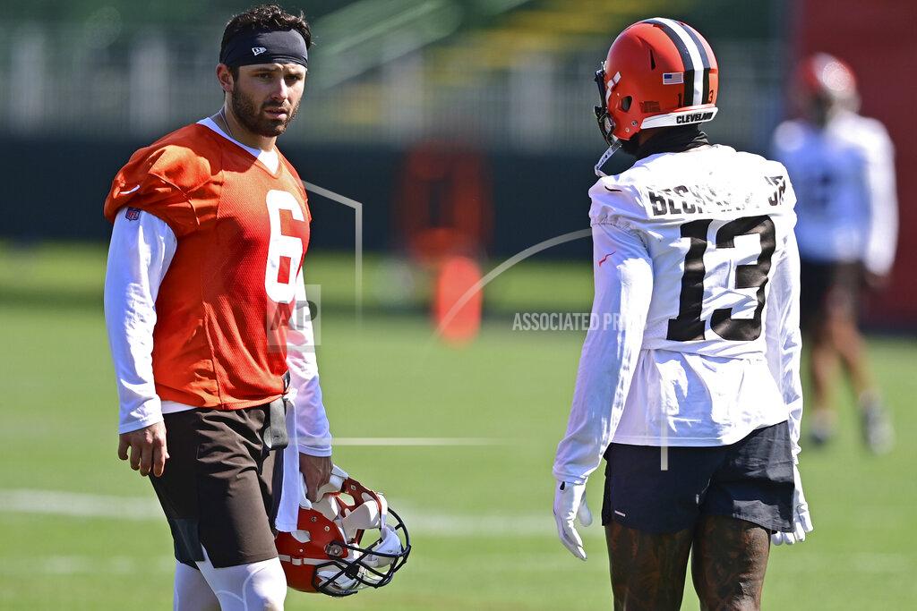 Cleveland Browns quarterback Baker Mayfield, left, talks with Odell Beckham Jr. during an NFL football practice in Berea, Ohio, Tuesday, Aug. 24, 2021. (AP Photo/David Dermer)