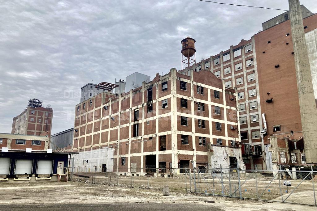 Decaying Pillsbury mill in Illinois that once churned f... - Vimarsana News