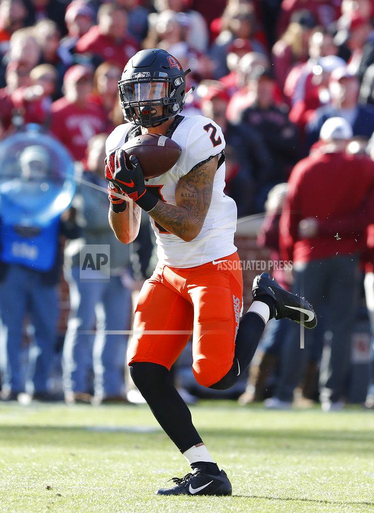 Alonzo Adams Oklahoma State wide receiver Tylan Wallace (2) makes a catch against Oklahoma in the first quarter of an NCAA college football game in Norman, Okla., Saturday, Nov. 10, 2018. (AP Photo/Alonzo Adams)