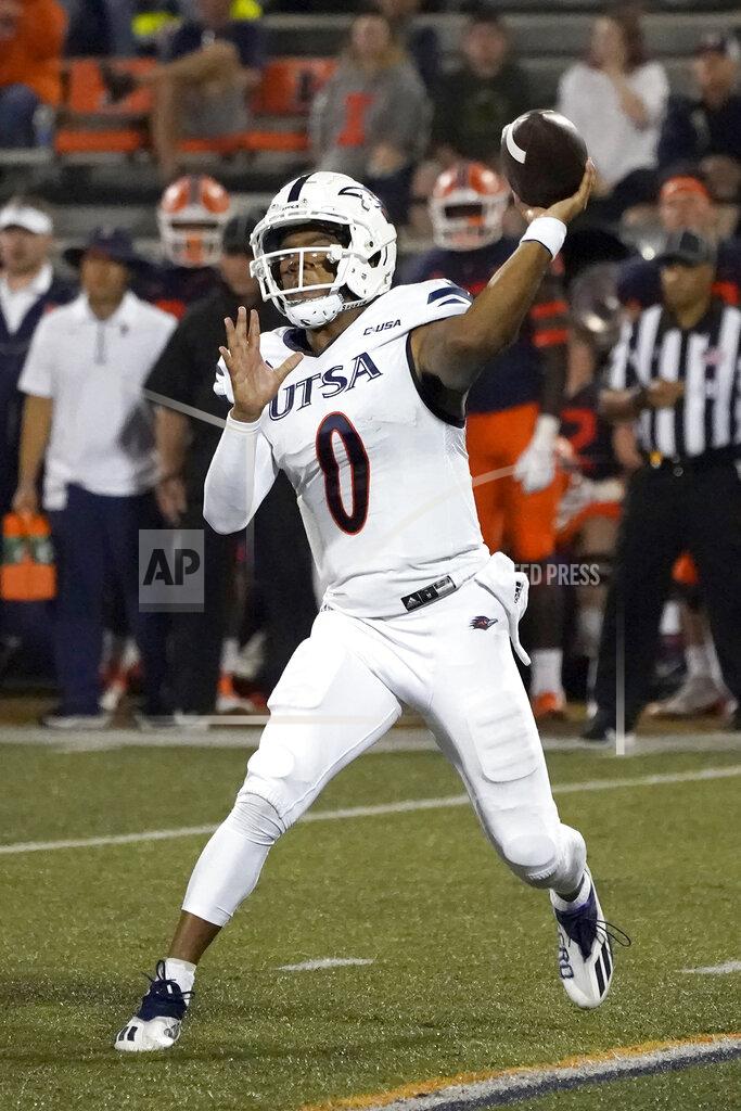 Charles Rex Arbogast UTSA quarterback Frank Harris passes during the first half of an NCAA college football game against Illinois, Saturday, Sept. 4, 2021, in Champaign, Ill. (AP Photo/Charles Rex Arbogast)
