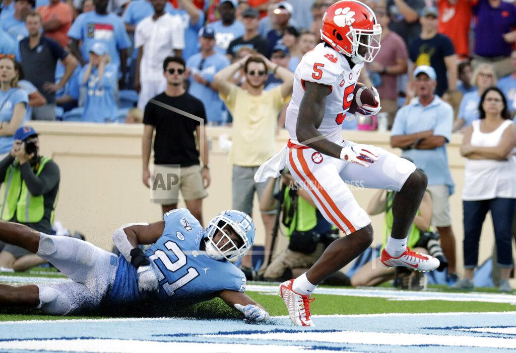 Chris Seward Clemson's Tee Higgins (5) dodges the tackle of North Carolina's Chazz Surratt (21) to score the team's final touchdown during the fourth quarter of an NCAA college football game in Chapel Hill, N.C., Saturday, Sept. 28, 2019. (AP Photo/Chris Seward)