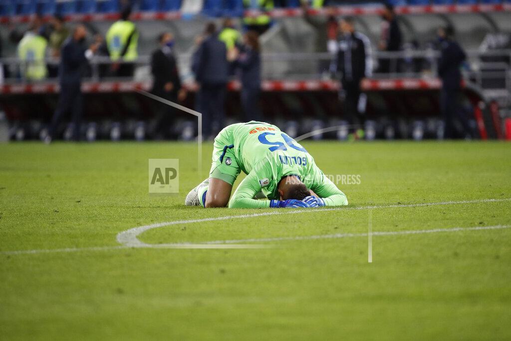 Antonio Calanni Atalanta's goalkeeper Pierluigi Gollini reacts after the end of the Italian Cup soccer final match between Atalanta and Juventus at the Mapei Stadium in Reggio Emilia, Italy, Wednesday, May 19, 2021. Juventus win Atalanta 2-1. (AP Photo/Antonio Calanni)