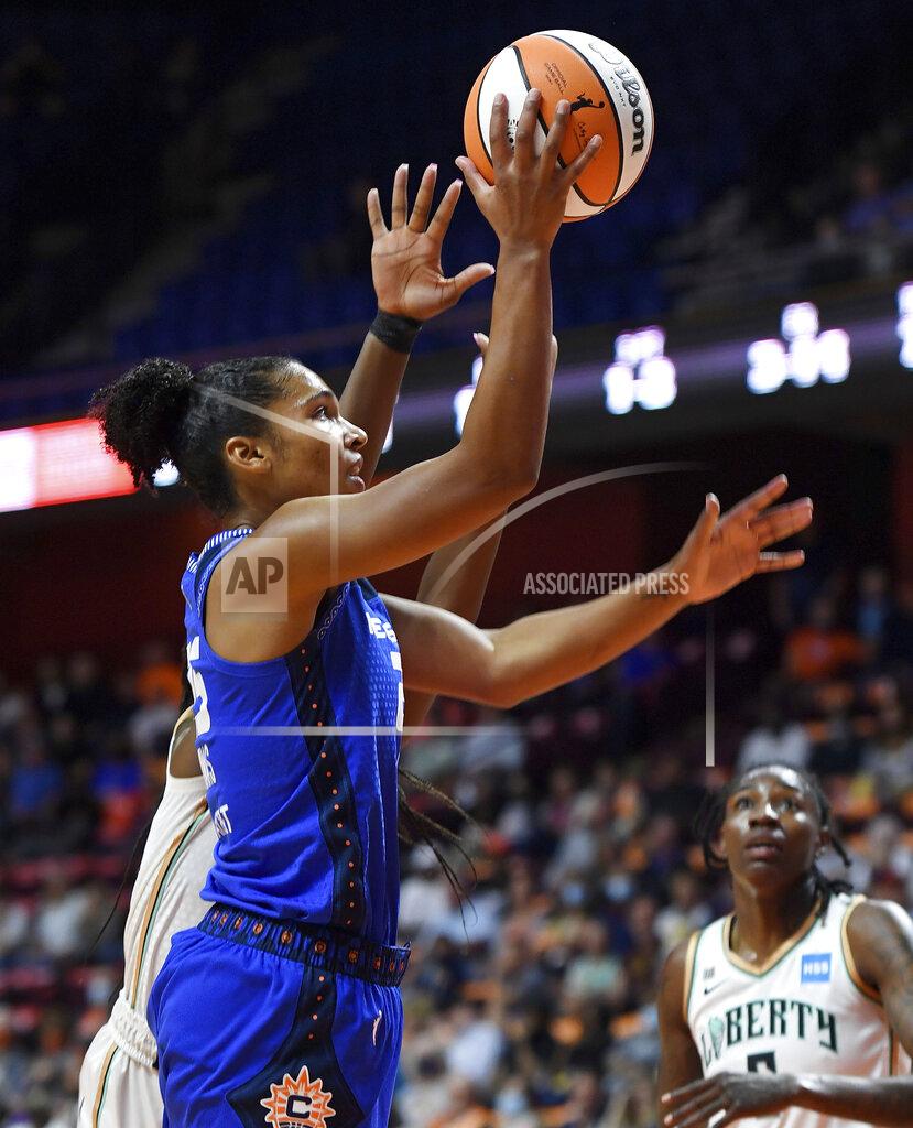 Sean D. Elliot Connecticut Sun forward Alyssa Thomas scores her first basket of the season, against the New York Liberty during the first half of a WNBA basketball game Wednesday, Sept. 15, 2021, in Uncasville, Conn. (Sean D. Elliot/The Day via AP)