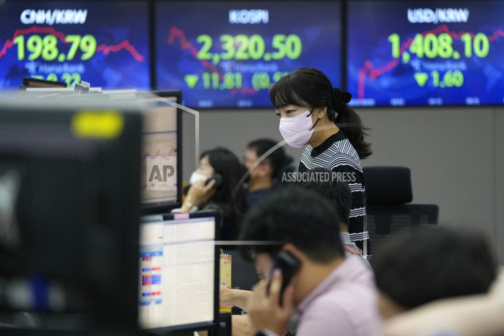 Ahn Young-Joon A currency trader watches monitors at the foreign exchange dealing room of the KEB Hana Bank headquarters in Seoul, South Korea, Friday, Sept. 23, 2022. Asian stocks fell for a third day Friday after more rate hikes by the Federal Reserve and other central banks to control persistent inflation spurred fears of a possible global recession. (AP Photo/Ahn Young-joon)