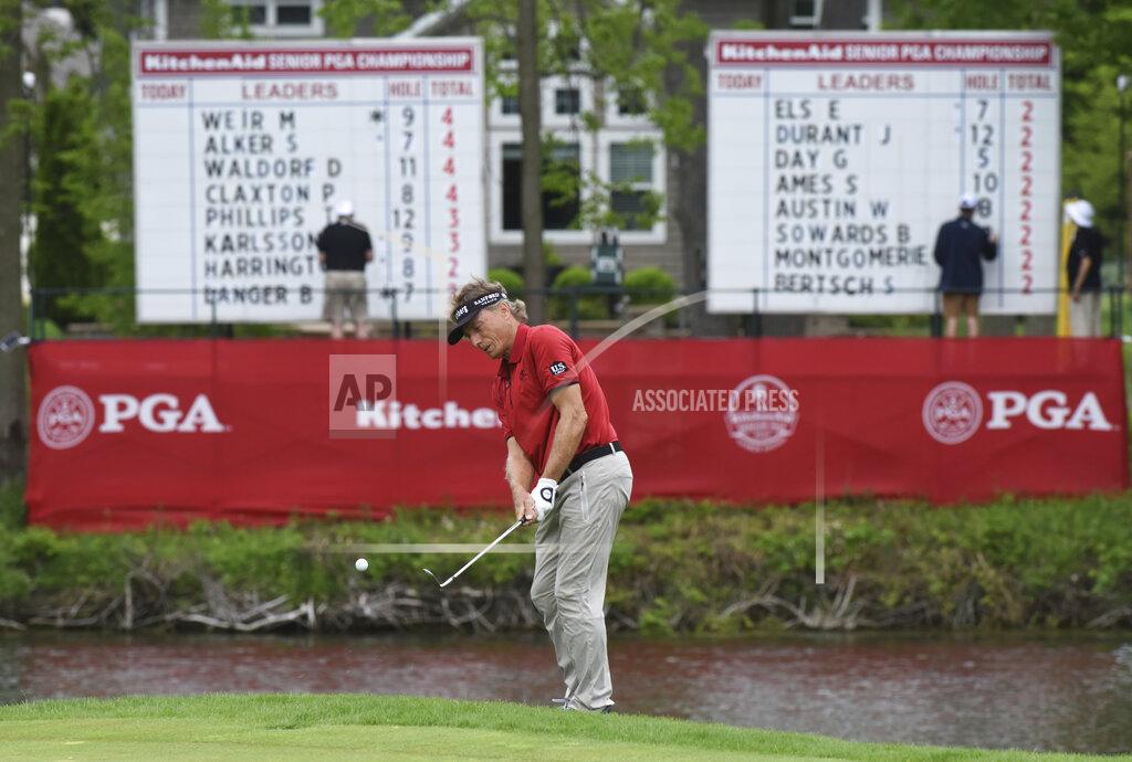 Don Campbell Bernhard Langer chips on the 18th hole during the first round of the Senior PGA Championship golf tournament Thursday, May 26, 2022, at Harbor Shores in Benton Harbor, Mich. (Don Campbell/The Herald-Palladium via AP)