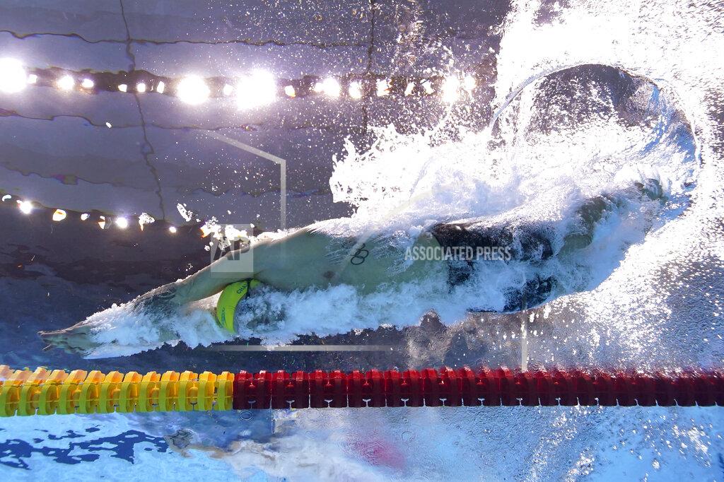 David J. Phillip Australia's Kyle Chalmers dives in at the start of a 100-meter freestyle heat at the 2020 Summer Olympics, Tuesday, July 27, 2021, in Tokyo. (AP Photo/David J. Phillip)