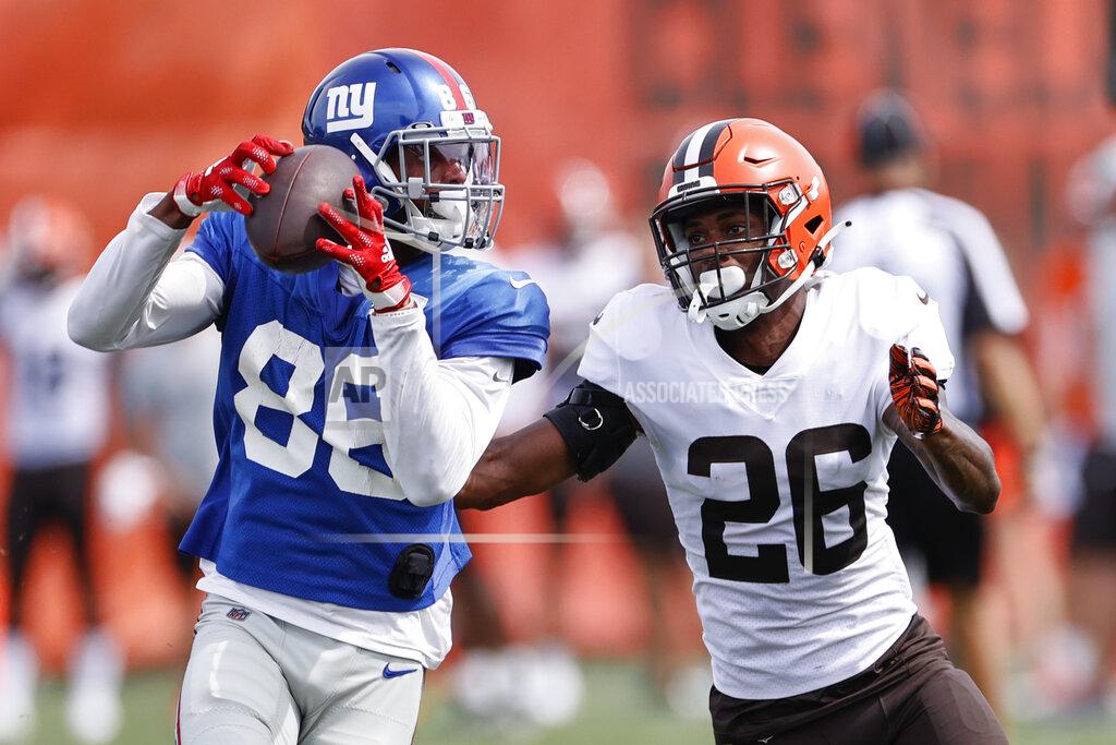 Ron Schwane New York Giants wide receiver Darius Slayton (86) catches a pass against Cleveland Browns cornerback Greedy Williams (26) during a joint NFL football training camp practice Thursday, Aug. 19, 2021, in Berea, Ohio. (AP Photo/Ron Schwane)