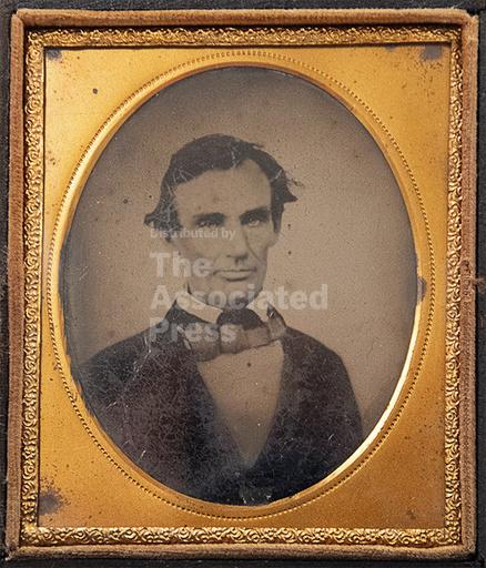 An Abe Lincoln photo made during his 1858 ascendancy ha... - Vimarsana News