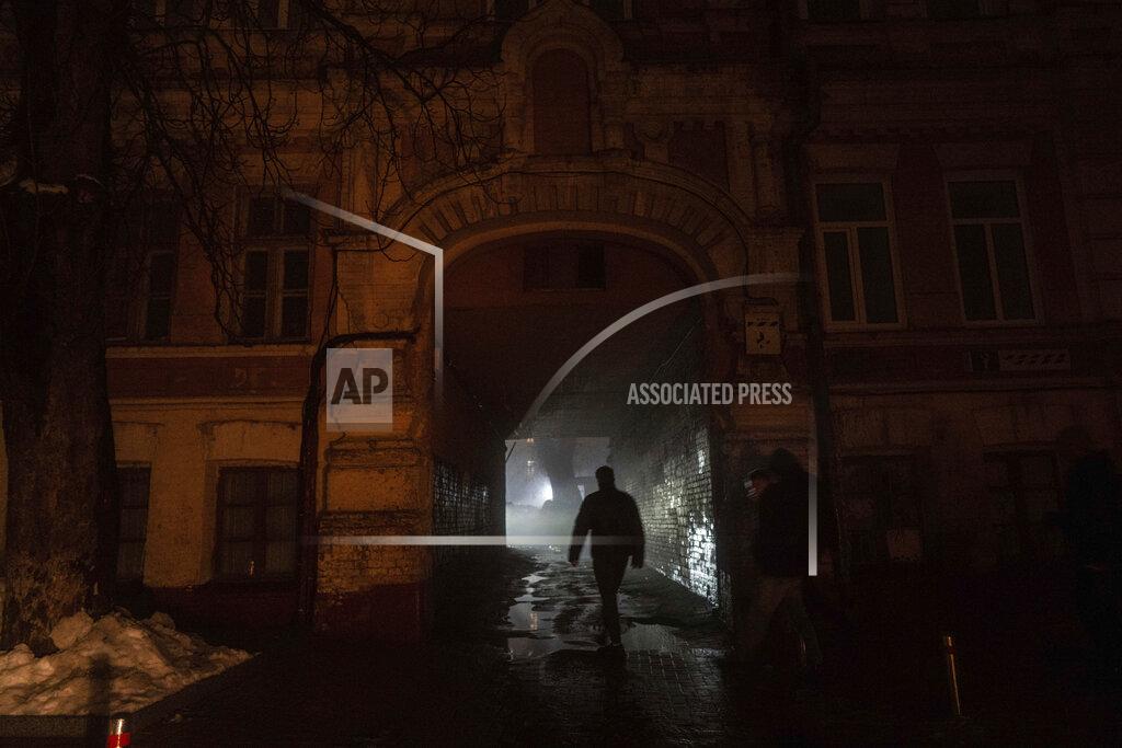 Evgeniy Maloletka People walk at the city center which lost electrical power after yesterday's Russian rocket attack in Kyiv, Ukraine, Thursday, Nov. 24, 2022. (AP Photo/Evgeniy Maloletka)