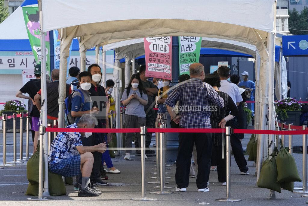Ahn Young-Joon People wait to get coronavirus testing at a testing site in Seoul, South Korea, Wednesday, July 21, 2021.(AP Photo/Ahn Young-joon)