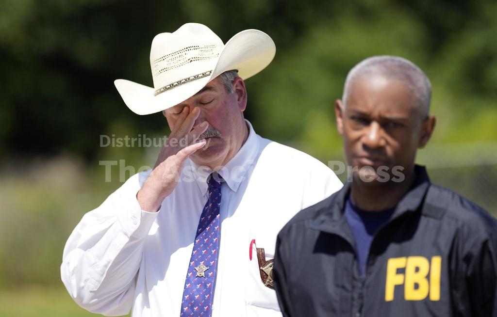 Growing search for Texas gunman who killed 5 over weekend - KTSA
