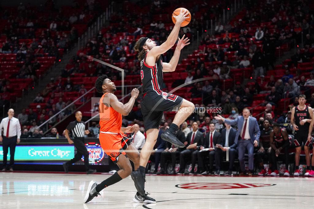 Rick Bowmer Utah guard Rollie Worster, right, goes to the basket as Oregon State guard Dexter Akanno defends during the second half of an NCAA college basketball game Thursday, Feb. 3, 2022, in Salt Lake City. (AP Photo/Rick Bowmer)