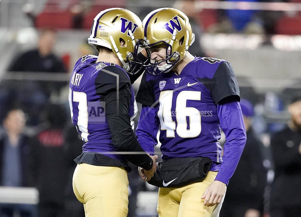 Tony Avelar Washington's Peyton Henry, left, is congratulated by Race Porter (46) after kicking a field goal against Utah during the first half of the Pac-12 Conference championship NCAA college football game in Santa Clara, Calif., Friday, Nov. 30, 2018. (AP Photo/Tony Avelar)